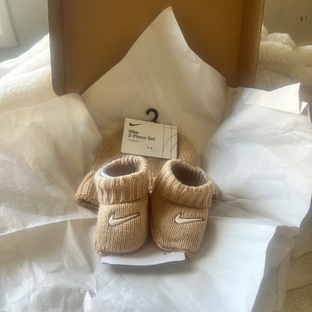 Nike Knit Crochet Beenie&Boottie set , Beautifully gift wrapped - Picture 2 of 5